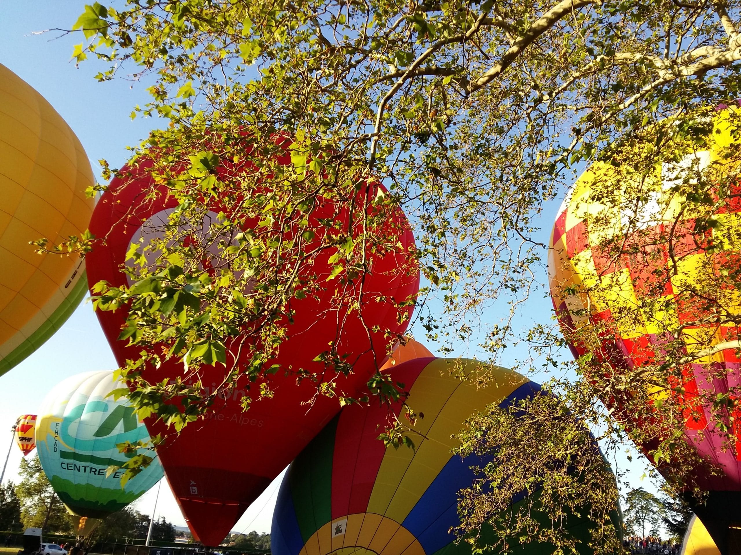 gonflement des ballons - Fête de la montgolfière. Annonay 2019