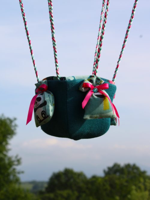 Panier en tissu lin muni de petits sacs "lest" pour une jolie montgolfière de décoration Atelier à Villefranque (64)