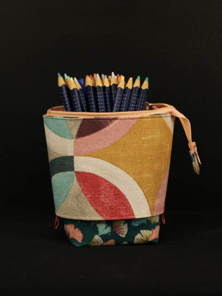 Trousse nomade Japon , transformée en pot à crayons. Atelier à Villefranque (64)