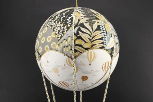 Tissus imprimés montgolfières , pour une jolie montgolfière de décoration. Atelier à Villefranque (64)