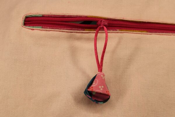 Poche intérieure , zippée et doublée pour un sac organisé. Atelier à Villefranque (64)