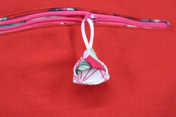 Poche intérieure , zippée et doublée pour un sac organisé. Atelier à Villefranque (64)