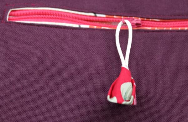 Poche intérieure , zippée et doublée pour un sac organisé. Atelier à Villefranque (64)
