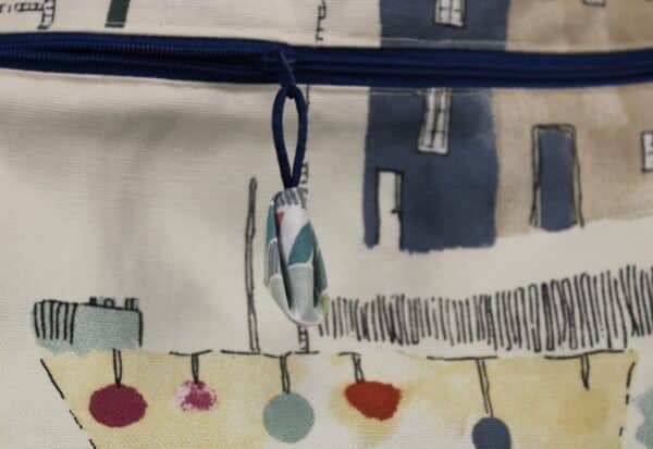 Poche intérieure , zippée et doublée pour un sac organisé. Atelier à Villefranque (64)