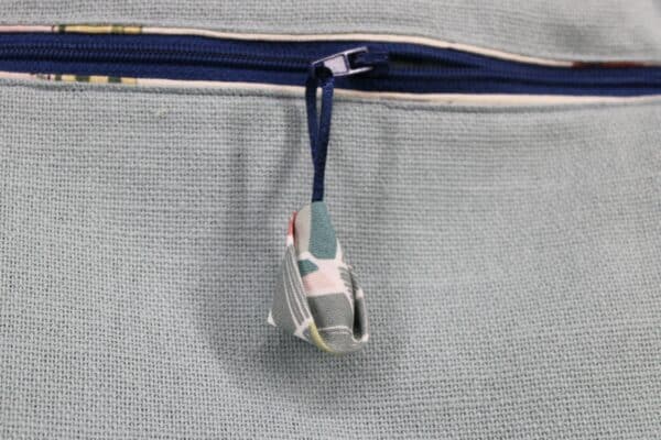 Poche intérieure , zippée et doublée pour un sac organisé. Atelier à Villefranque (64)