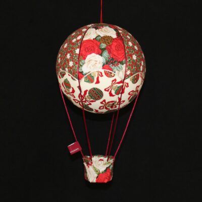 Boules de Noël et roses