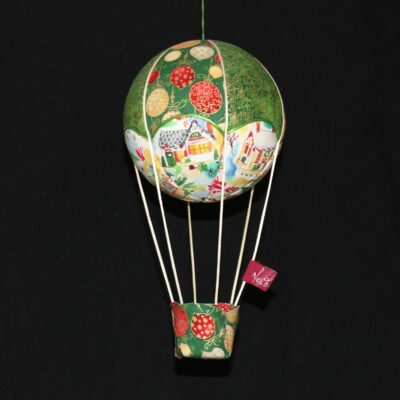 Boules de Noël et maisons en pain d’épice