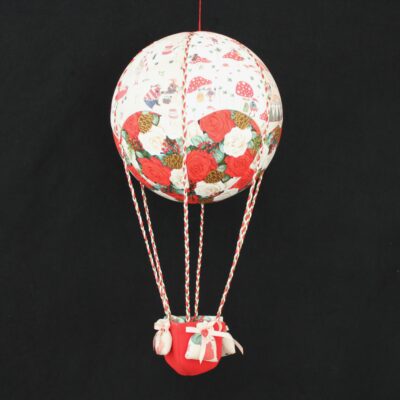 Montgolfière Noël, lutins et roses