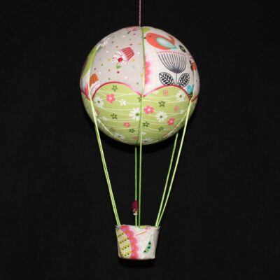 Montgolfière oiseaux et cupcakes au jardin