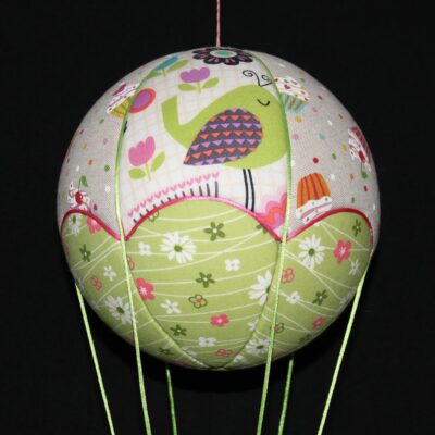 Montgolfière oiseaux et cupcakes au jardin