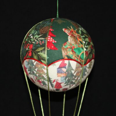 Boules de Noël et maisons en pain d’épice