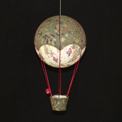 Montgolfière Noël en forêt